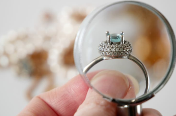 Woman Sells Ring Given by Ex-Then Jeweler Says, “You are not supposed to have this”